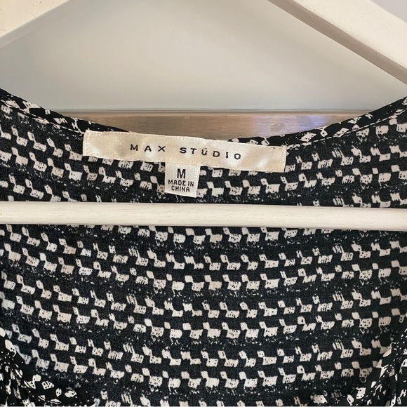 Max Studios Sleeveless Blouse Black White Geometric Size Medium - Picture 5 of 7